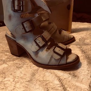 Freebird Quail sandals - ICE - size 8